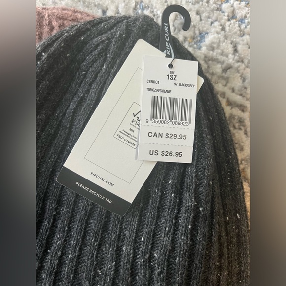 Bundle of 6 Mixed Brand Beanies Rip Curl, Manzella, and non name brand. - Picture 3 of 14